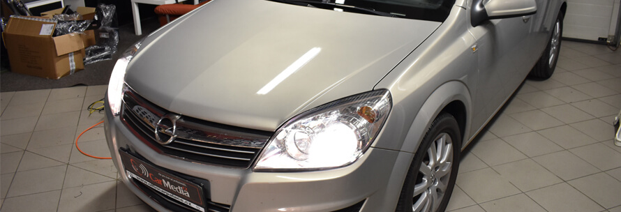 Opel Astra H - montáž reproduktorů, autorádia, parkovací kamery, vytlumení dveří