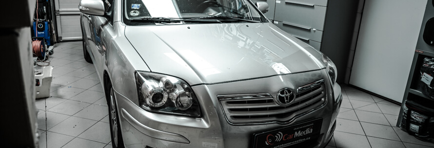 Toyota Avensis - kompletní montáž autohifi a vytlumení dveří
