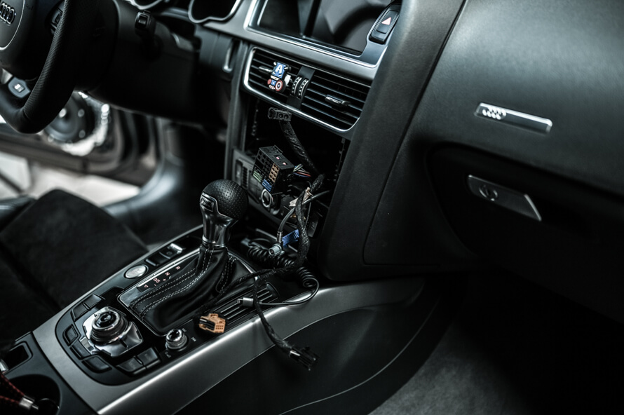 Audi A5 Cabrio - výměna předních a zadních reproduktorů