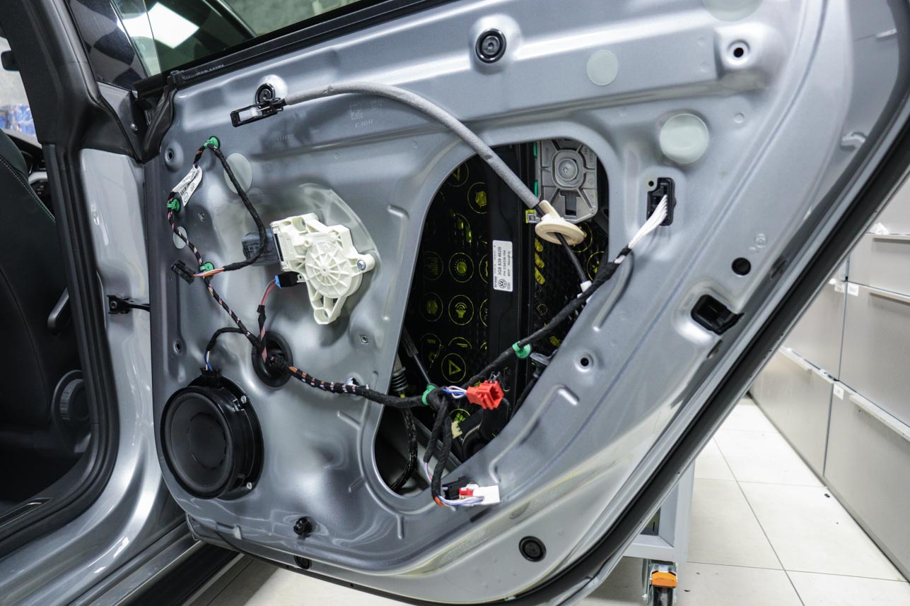 Volkswagen Arteon - vytlumení dveří a čalounění