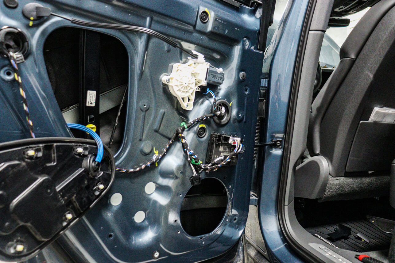 Porsche Cayenne S - vylepšení sound systemu Bose