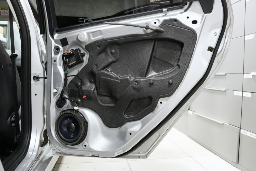 Ford Focus MkIV - odhlučnění dveří