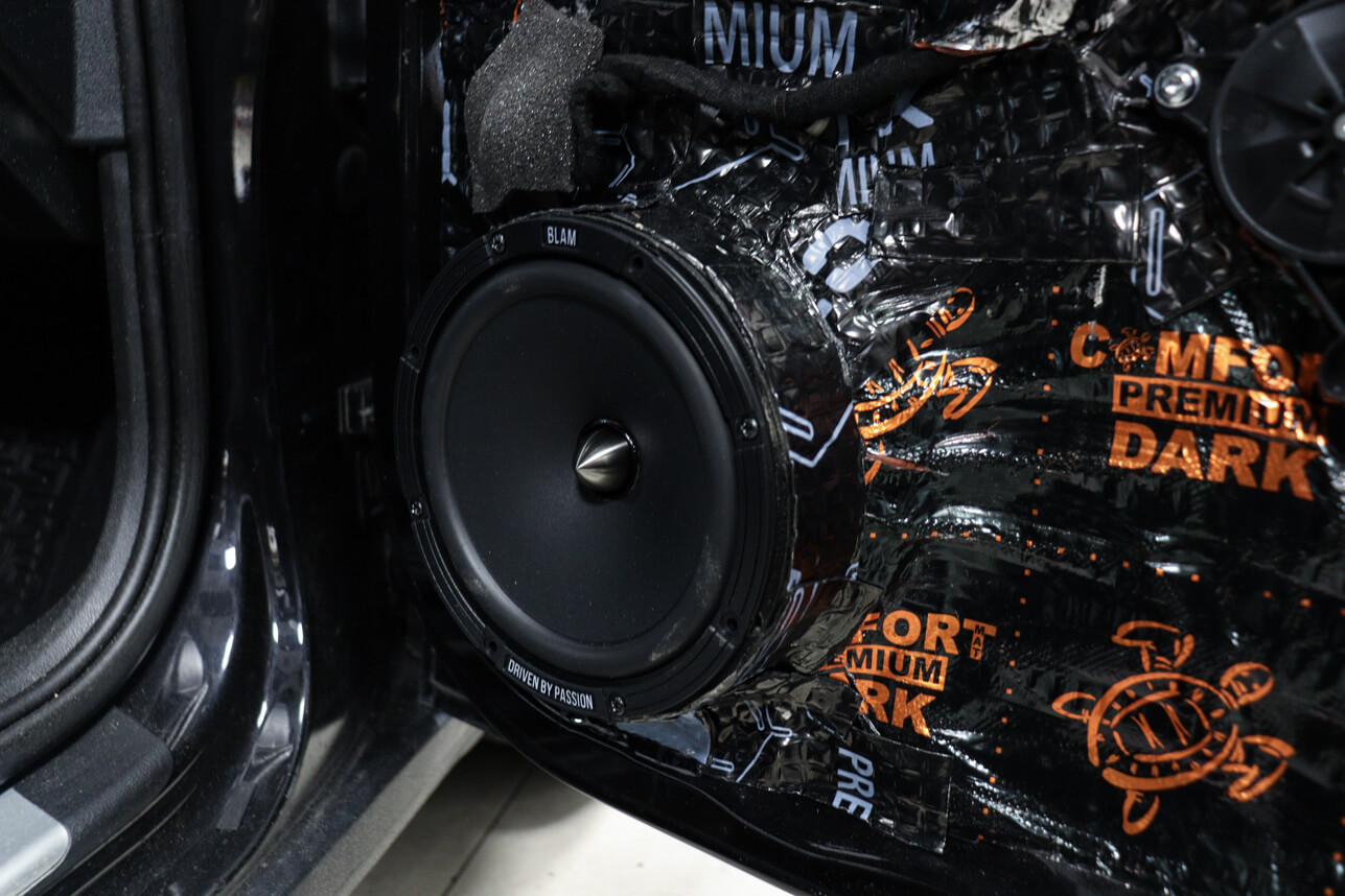 Škoda Octavia III - komplexní ozvučení nahrazující Canton