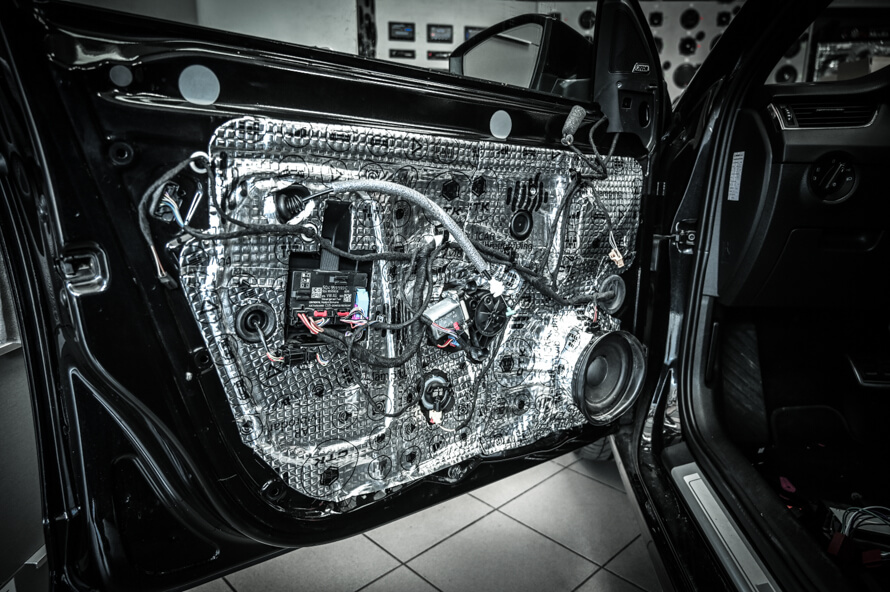 Škoda Octavia 3 RS - vytlumení dveří a víka kufru
