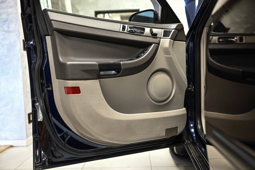 Chrysler Pacifica - Výměna reproduktorů, odhlučnění dveří, nové autorádio