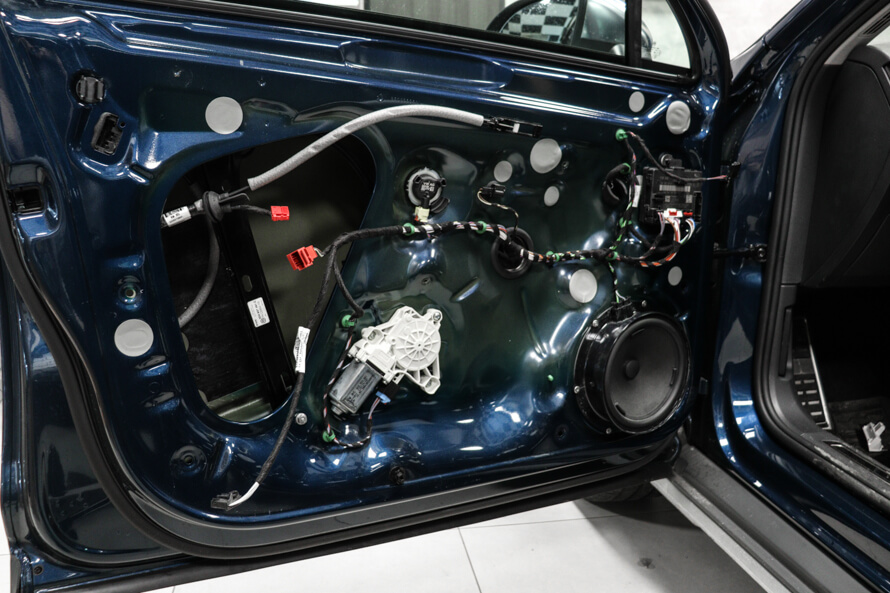Volkswagen Passat B8 - vylepšení ozvučení, odhlučnění
