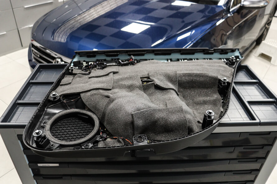 Volkswagen Passat B8 - vylepšení ozvučení, odhlučnění
