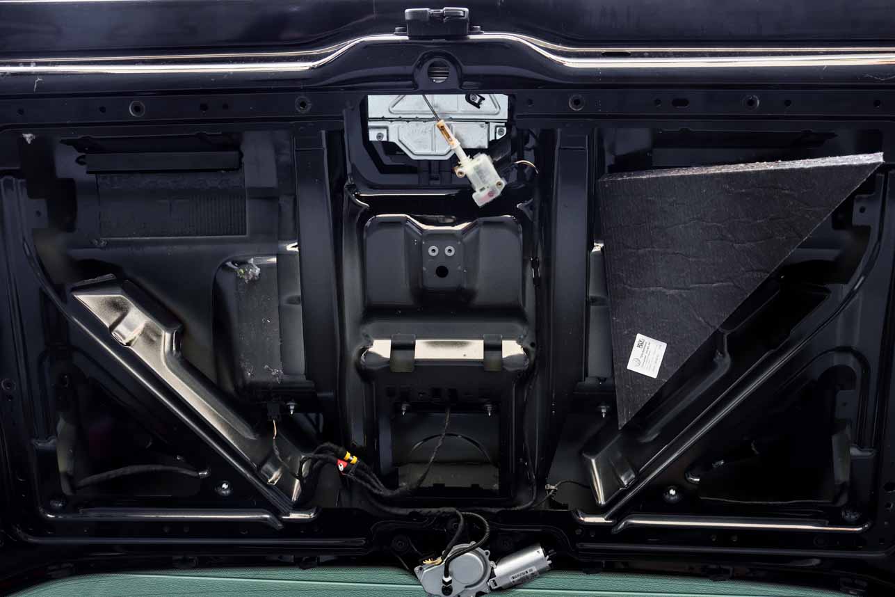 Volkswagen Multivan T5 - montáž parkovací kamery