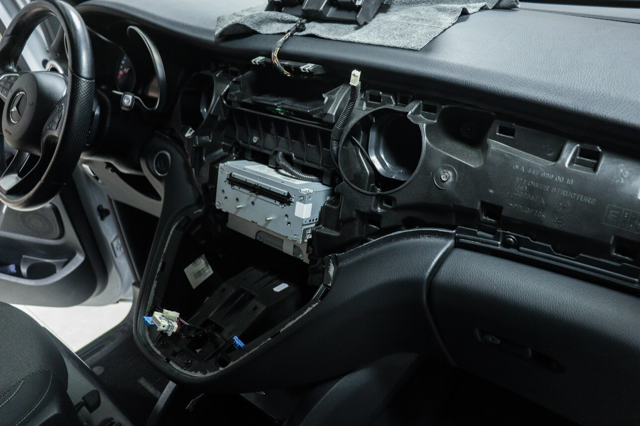 Mercedes V-Class W447 - rozšíření o Apple Carplay