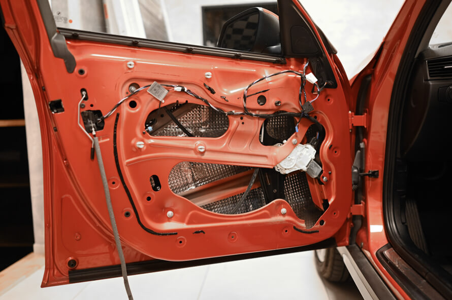 BMW X1 E84 - kompletní odhlučnění