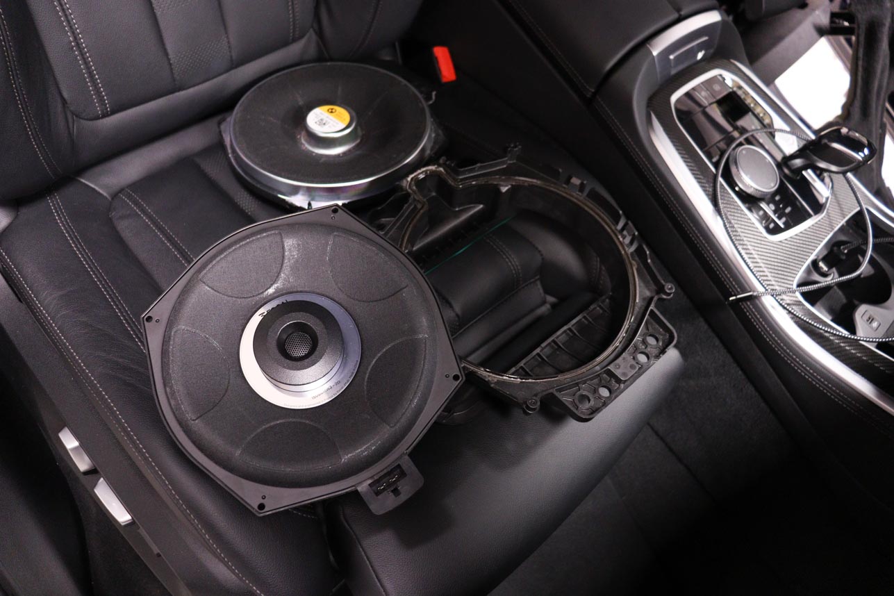 BMW X5 G05 - výměna reproduktorů