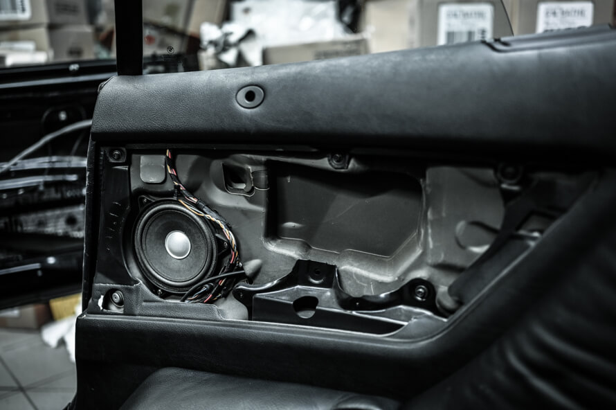 BMW 3 E46 - vylepšení sound systému, montáž adaptéru pro USB a Bluetooth