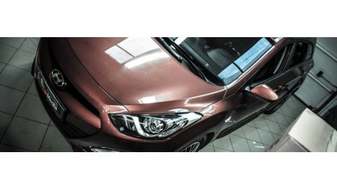 Hyundai i30 2 - montáž autorádia a parkovací kamery